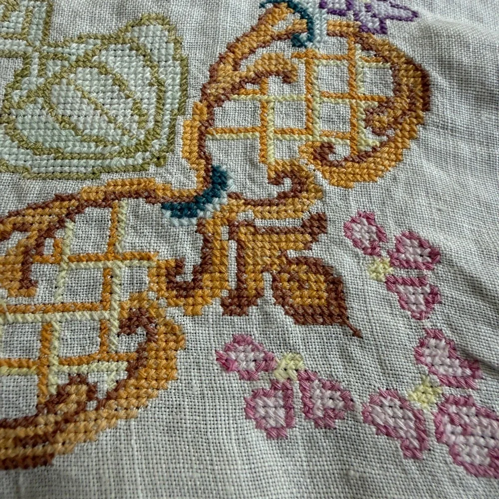 Vintage Hand Embroidered Linen Tablecloth Floral Cross Stitch White Lace 33